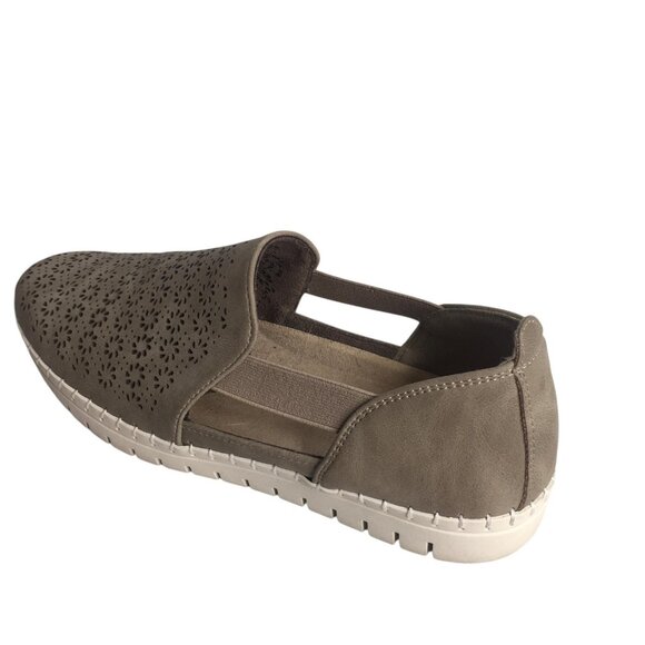 Easy Street Shoes Womens Size 8.5 Taupe Comfort Wave Slip On Perforated Loafers - Picture 3 of 12